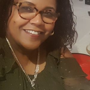 Meet your Posher, Desiree